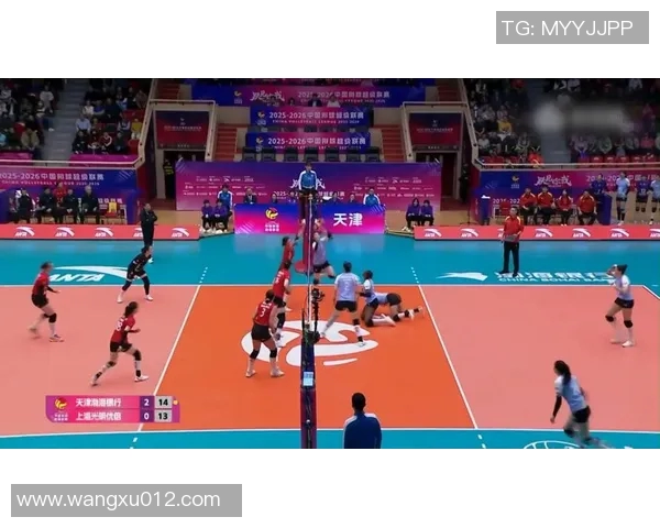 天津队迎战上海上港争夺中超联赛关键三分全力以赴展现球队实力